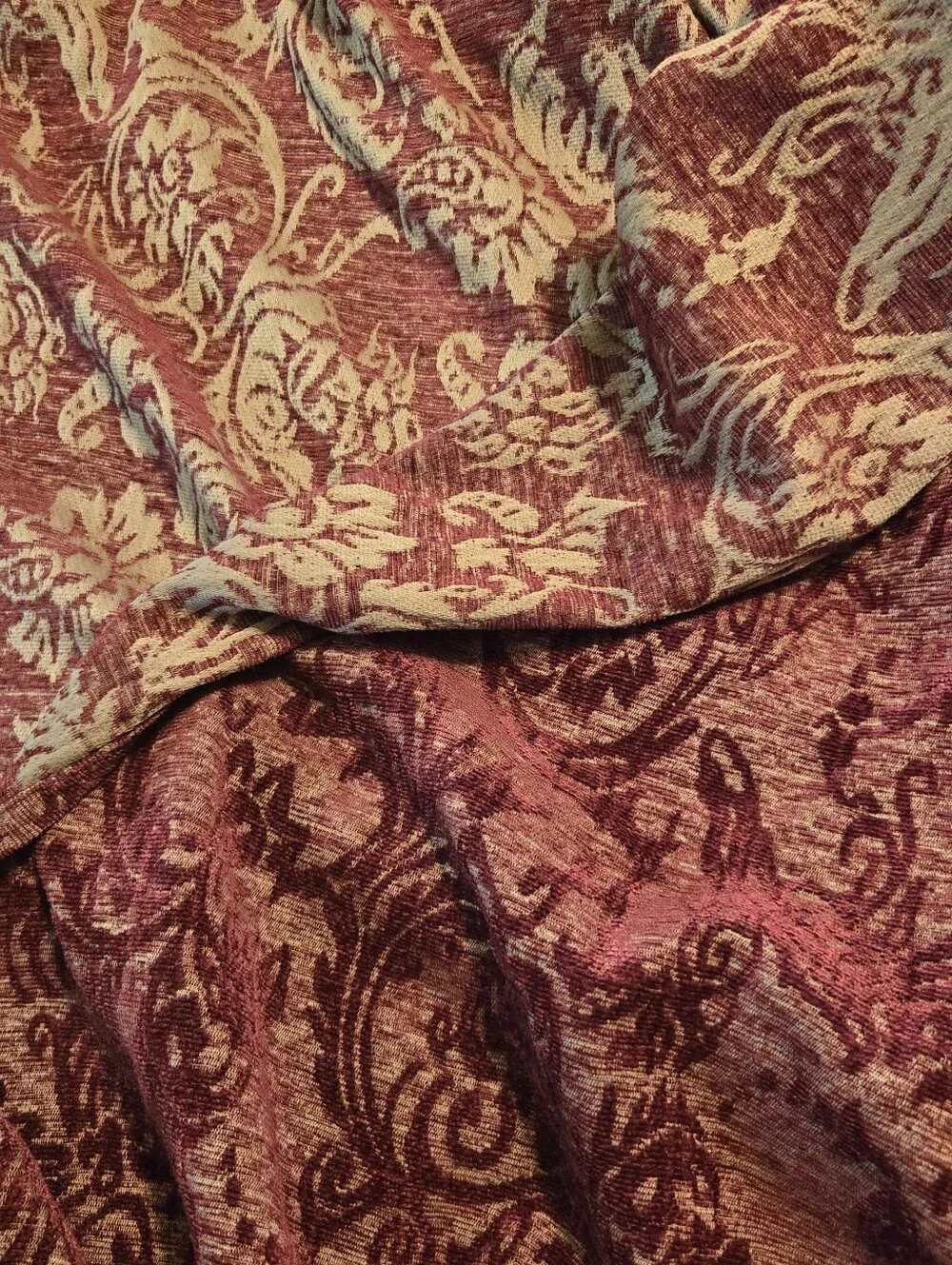 Jacquard Chenille Burgundy Throw Blanket Wiith Boullion Fringe